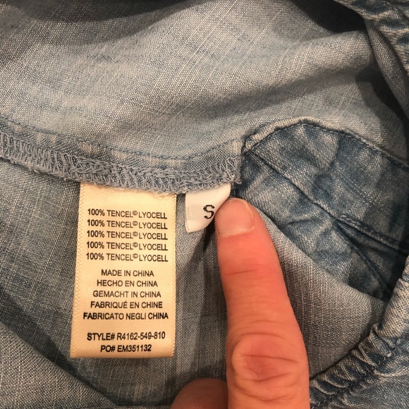 Anthropologie Cloth & Stone Light Denim Sleeveless Button Up Top - Size S - Picture 2 of 7